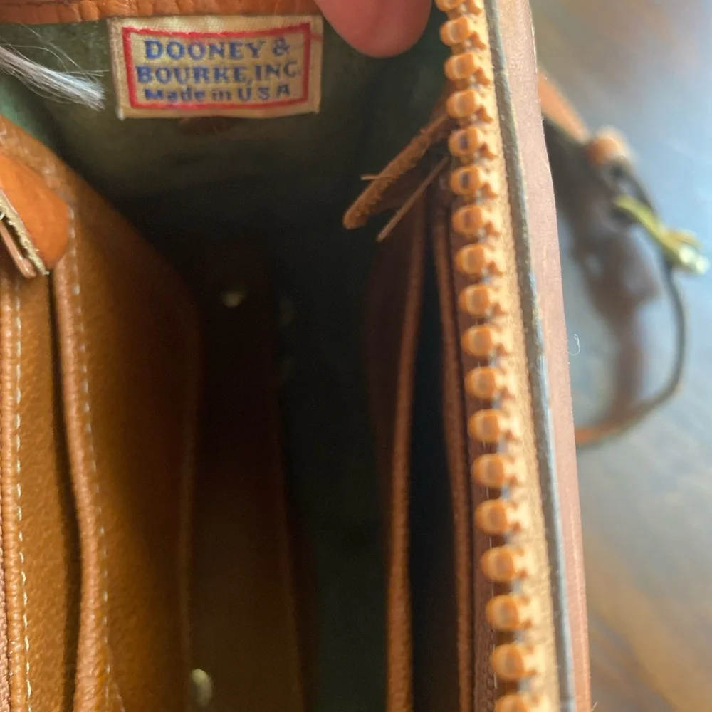 Dooney & Bourke Classic Vintage All-Weather Leather Handbag Green - Picture 5 of 9